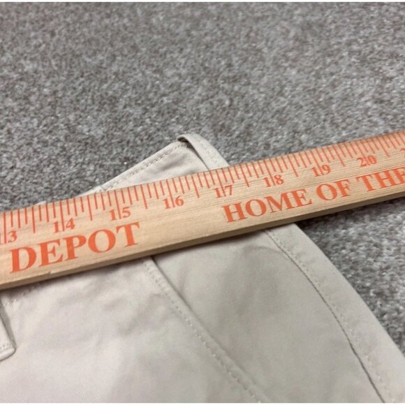 Express Shorts Classic At The Knee Men’s Beige Pockets Size 34 - Picture 3 of 12